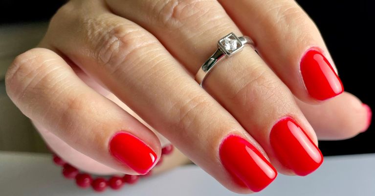 A gyönyörű kezek és lábak titka Kéz és lábápoló, valamint műkörömépítő szakma - Szépség és bizalom a végletekig